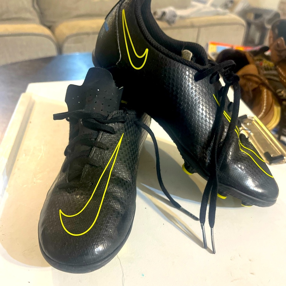 Nike Phantom cleats barely worn!